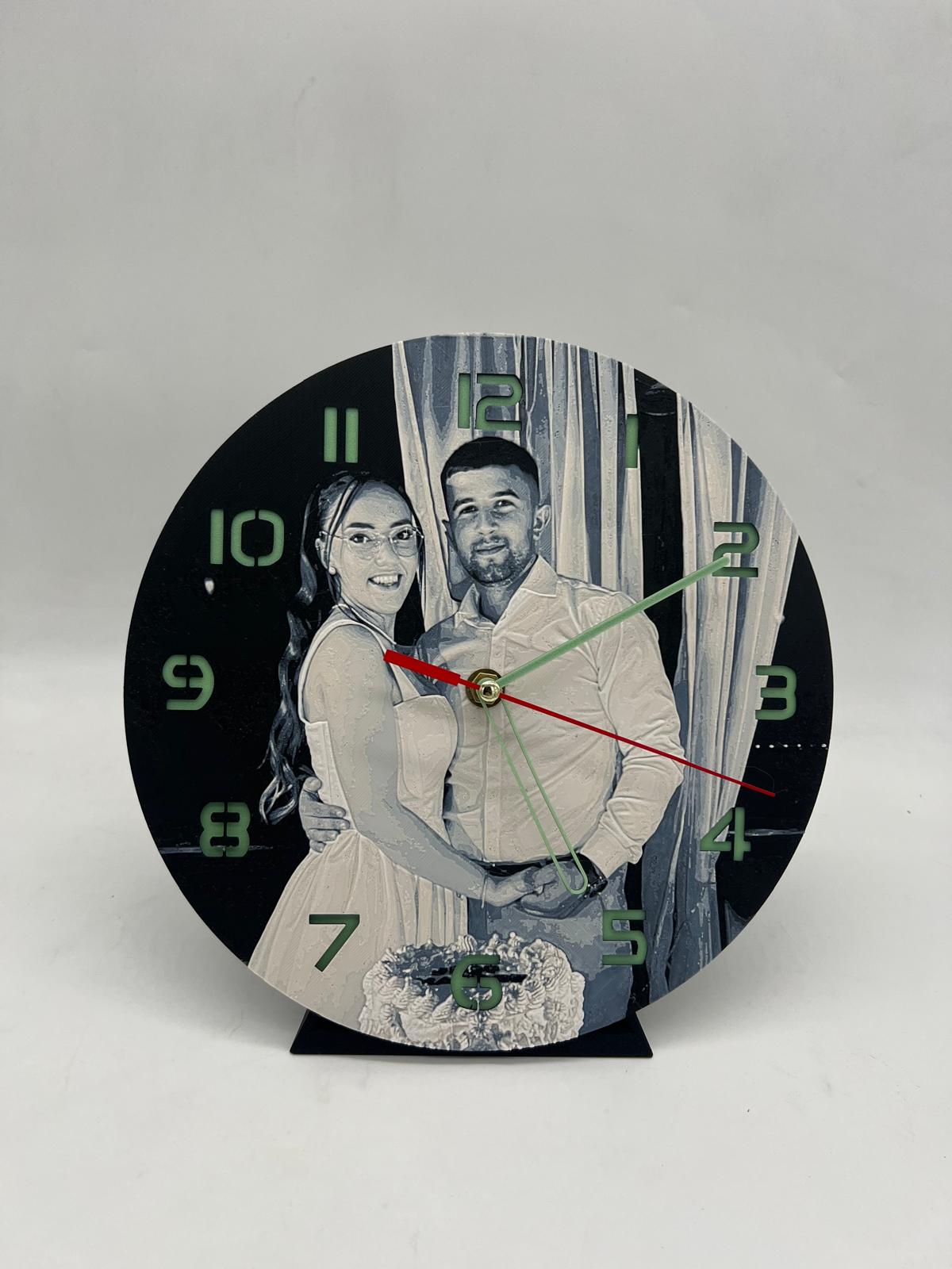 Ceas Personalizat cu Fotografie – Cifre Clasice sau Glow