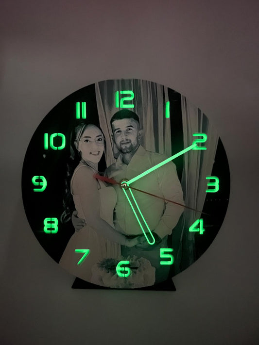 Ceas Personalizat cu Fotografie – Cifre Clasice sau Glow