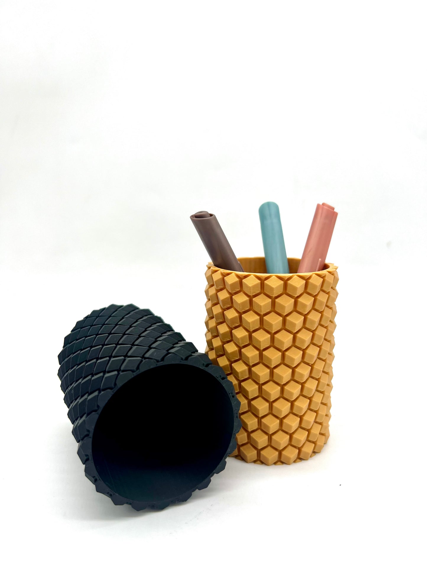 Suport pentru pixuri cu model Honeycomb – Imprimare 3D