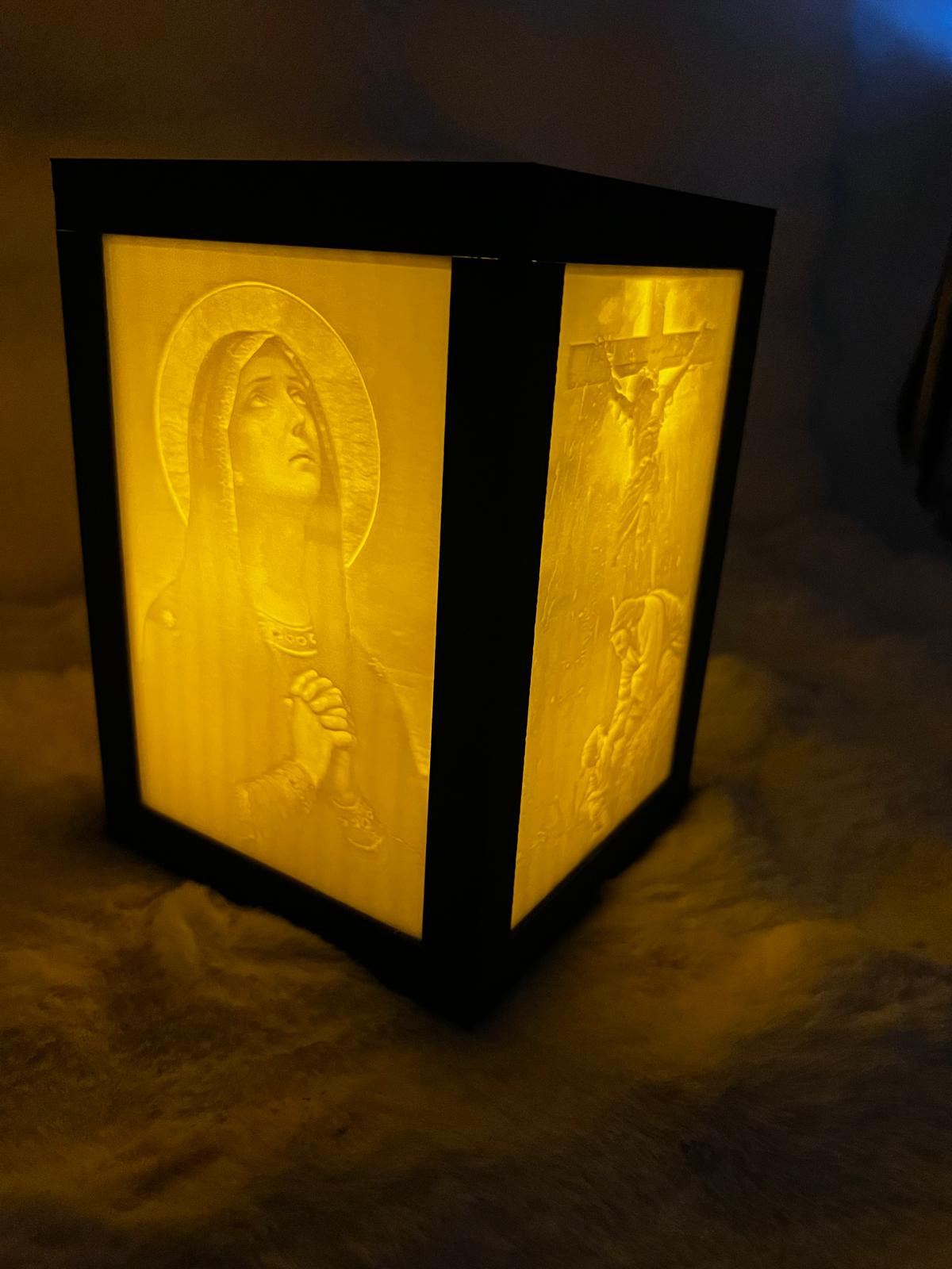 Lampă Religioasă cu 5 Lytophane – Iluminare LED cu Design Religios (Alb-Negru)
