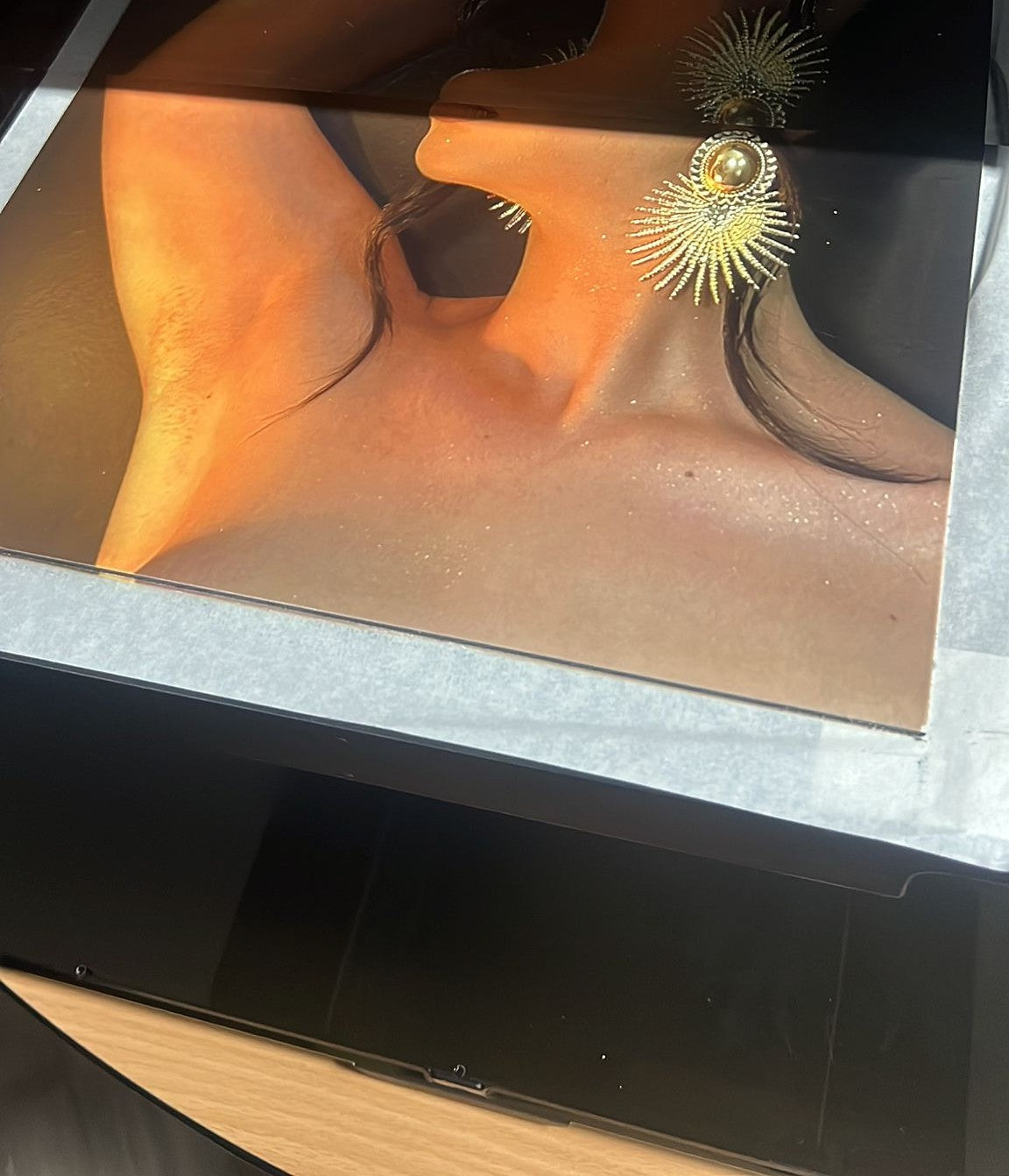 Procesul de imprimare UV al unui tablou foto personalizat realizat în atelierul The Maker's Edge